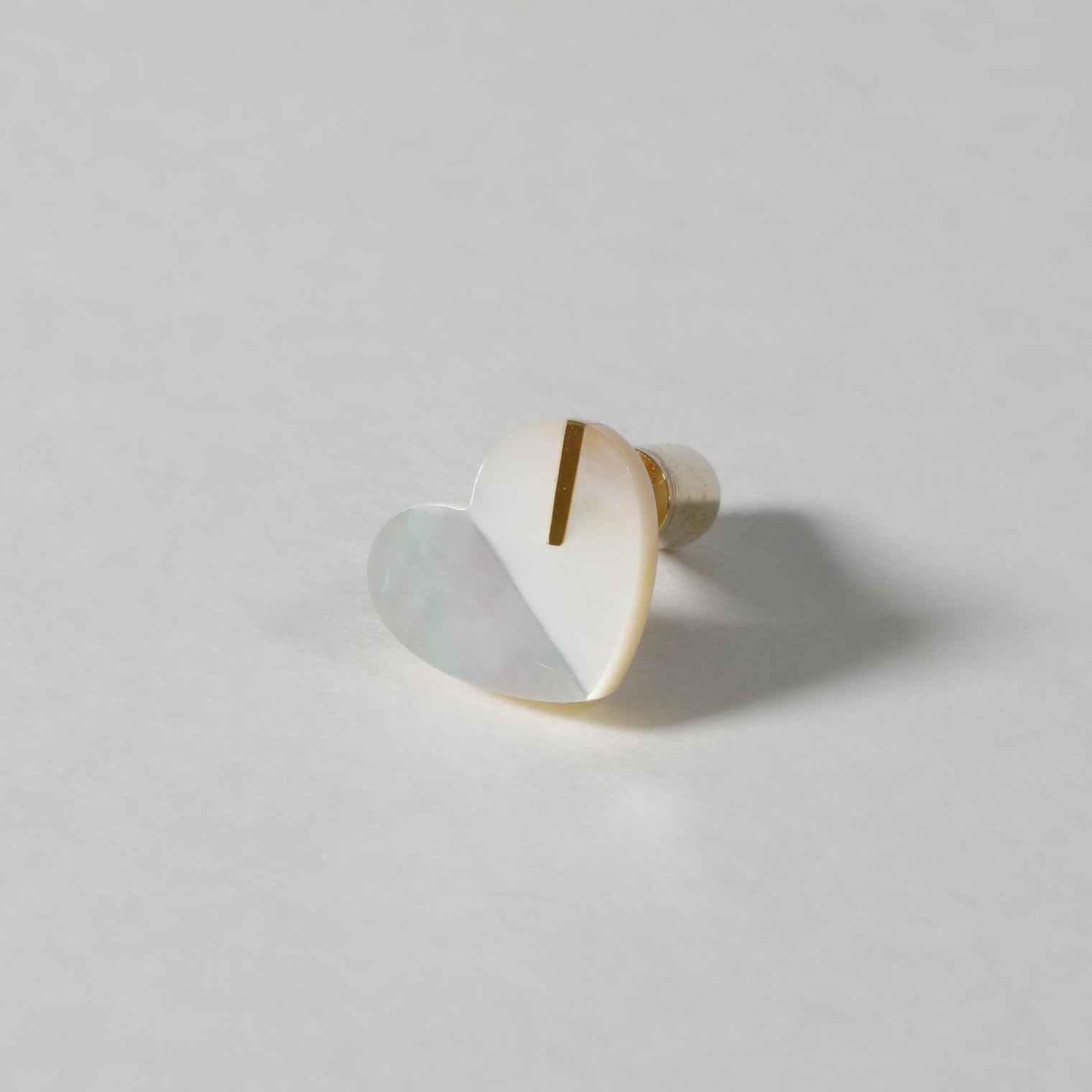 mini Heart pierced earring (Mother of pearl / K10 post)