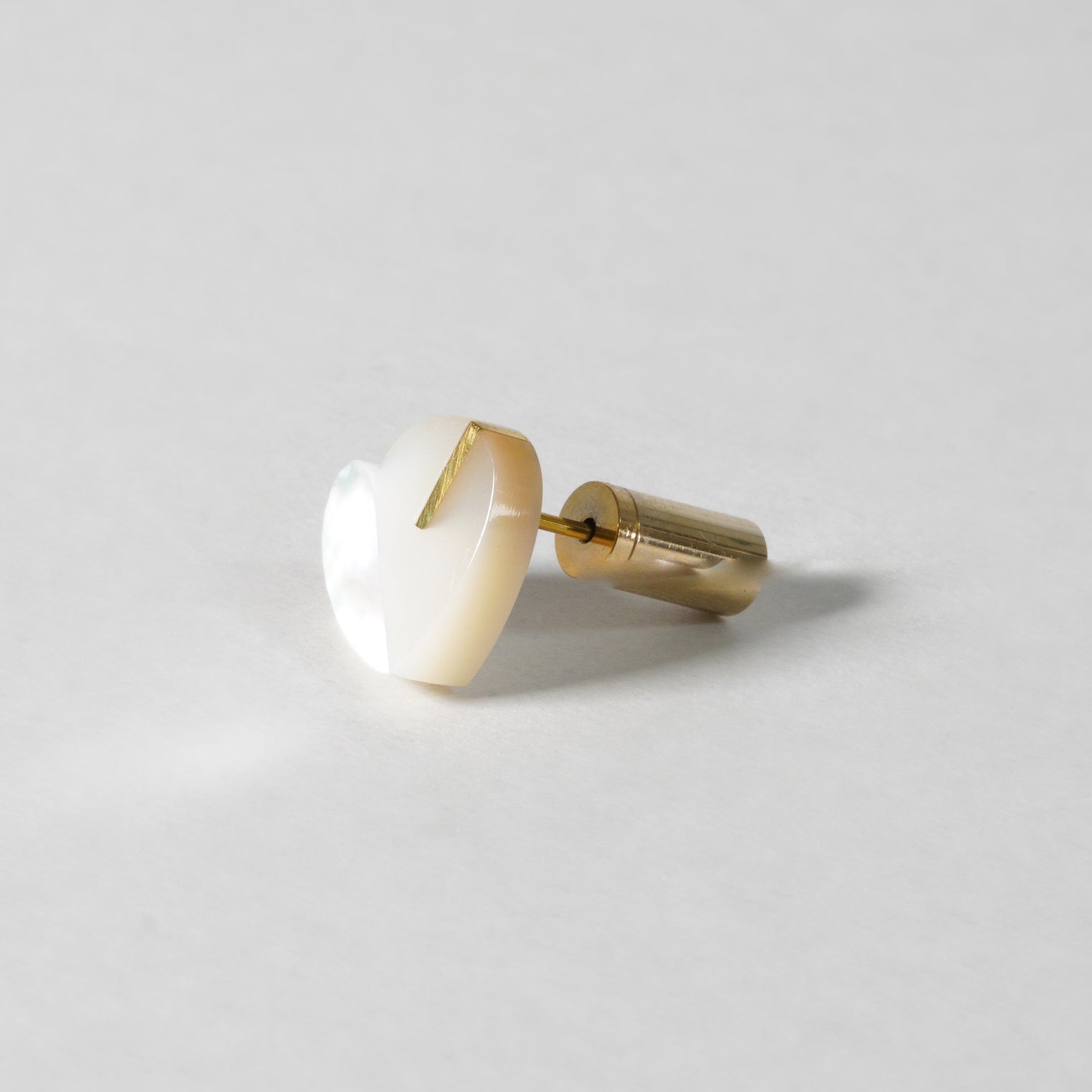 mini Heart pierced earring (Mother of pearl / K10 post)