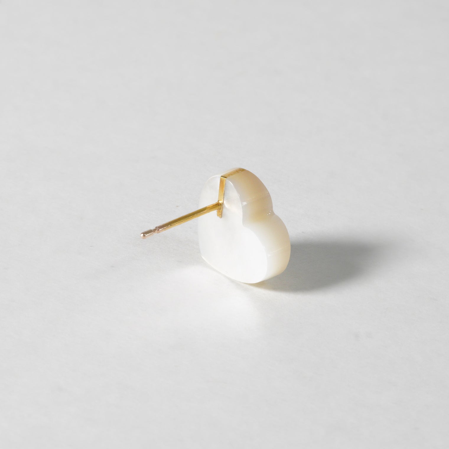 mini Heart pierced earring (Mother of pearl / K10 post)