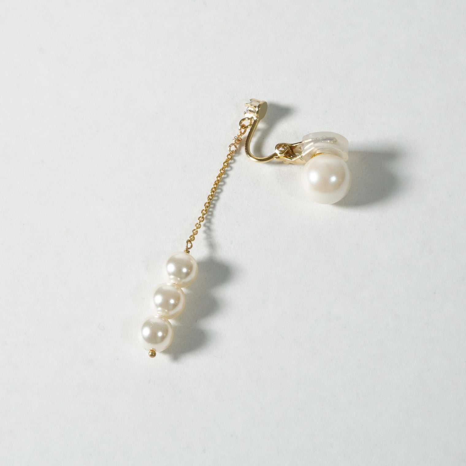 3 pearls chain earring