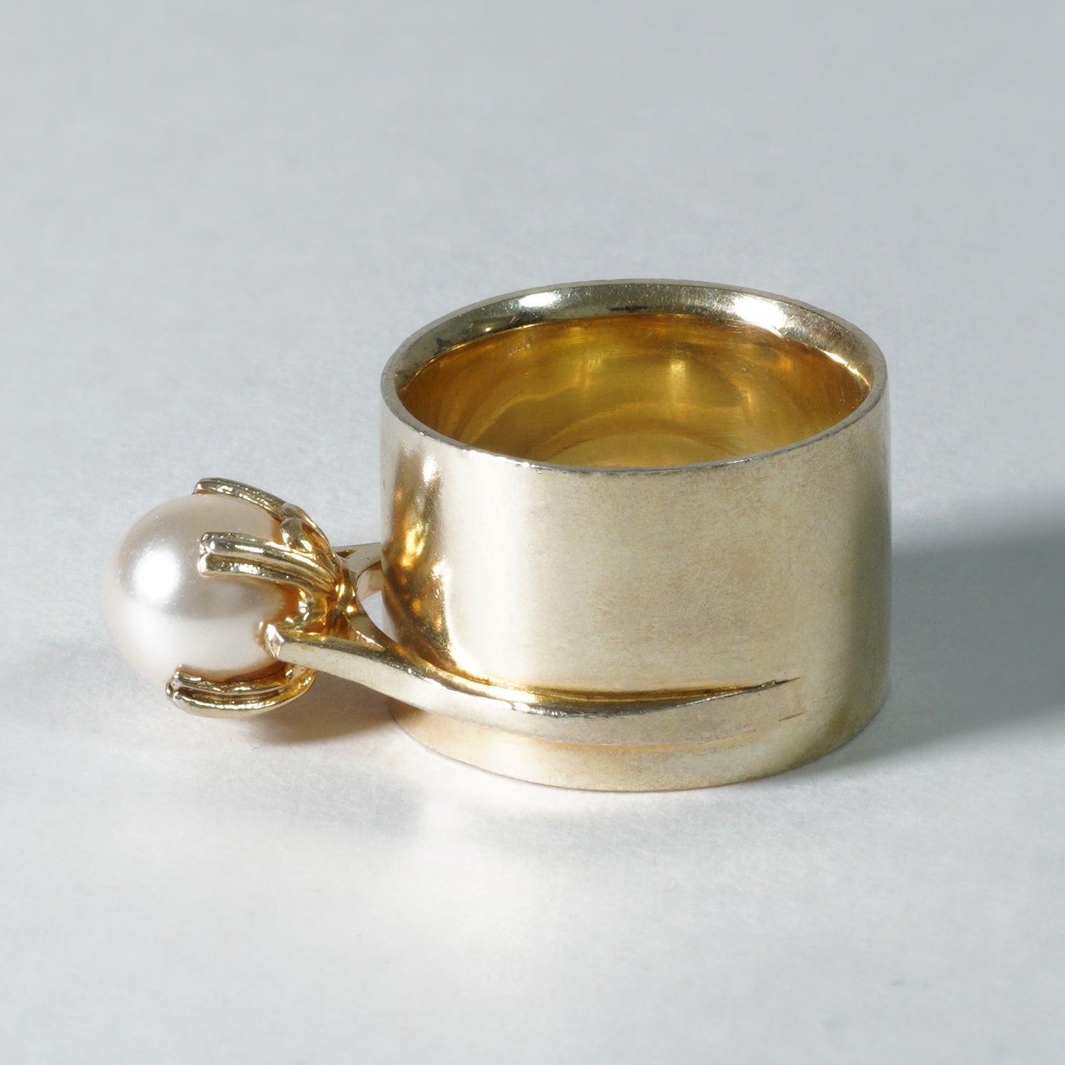 ring motif ring (pearl / gold)