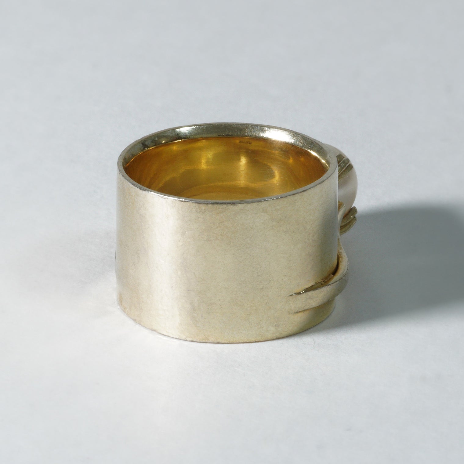 ring motif ring (pearl / gold)