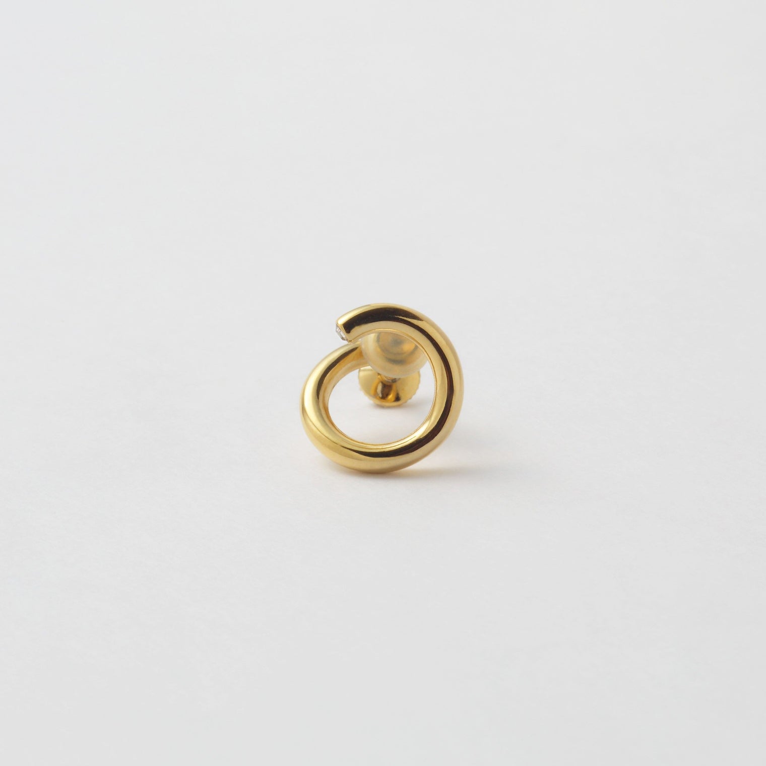 tiny circle earring (gold)