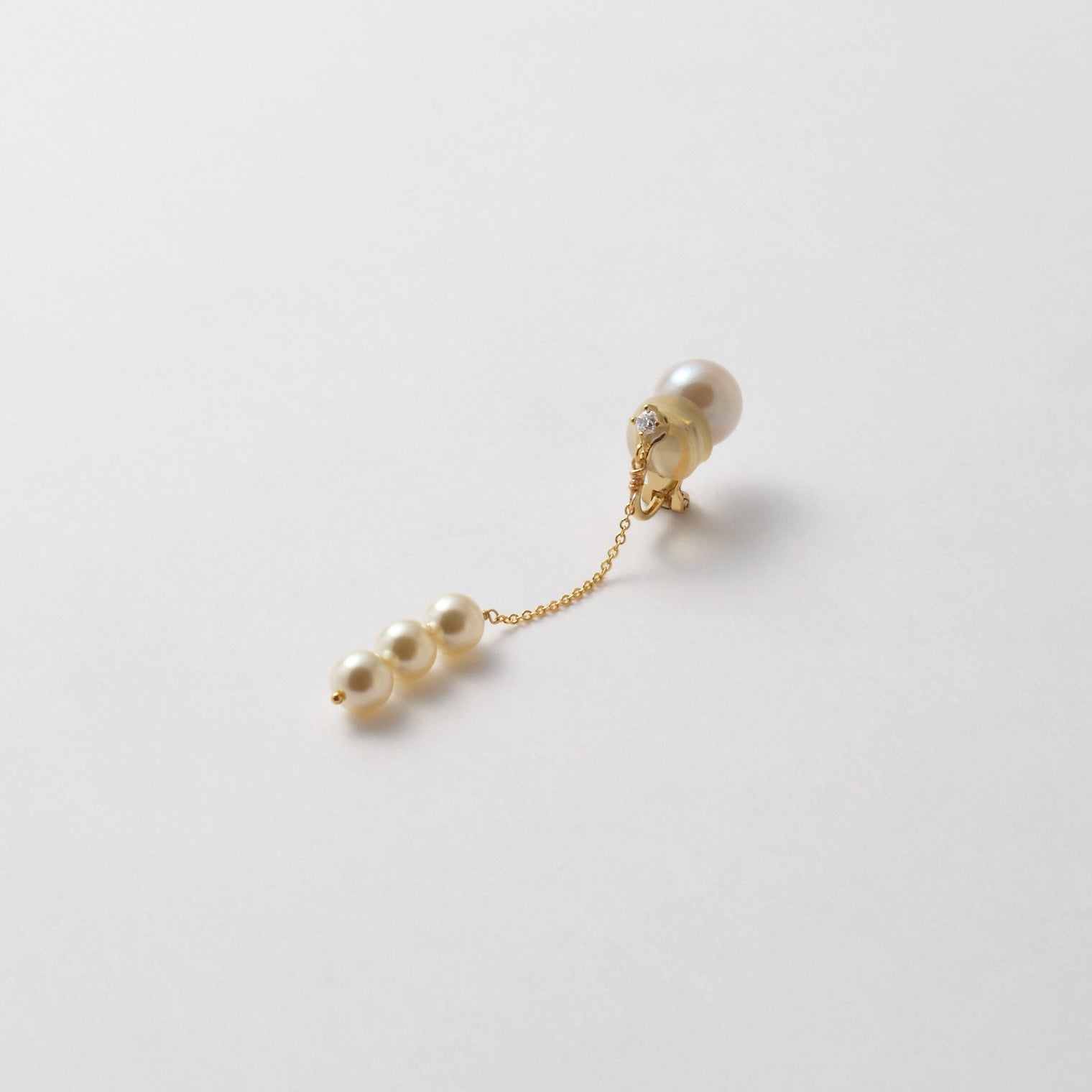 3 pearls chain earring