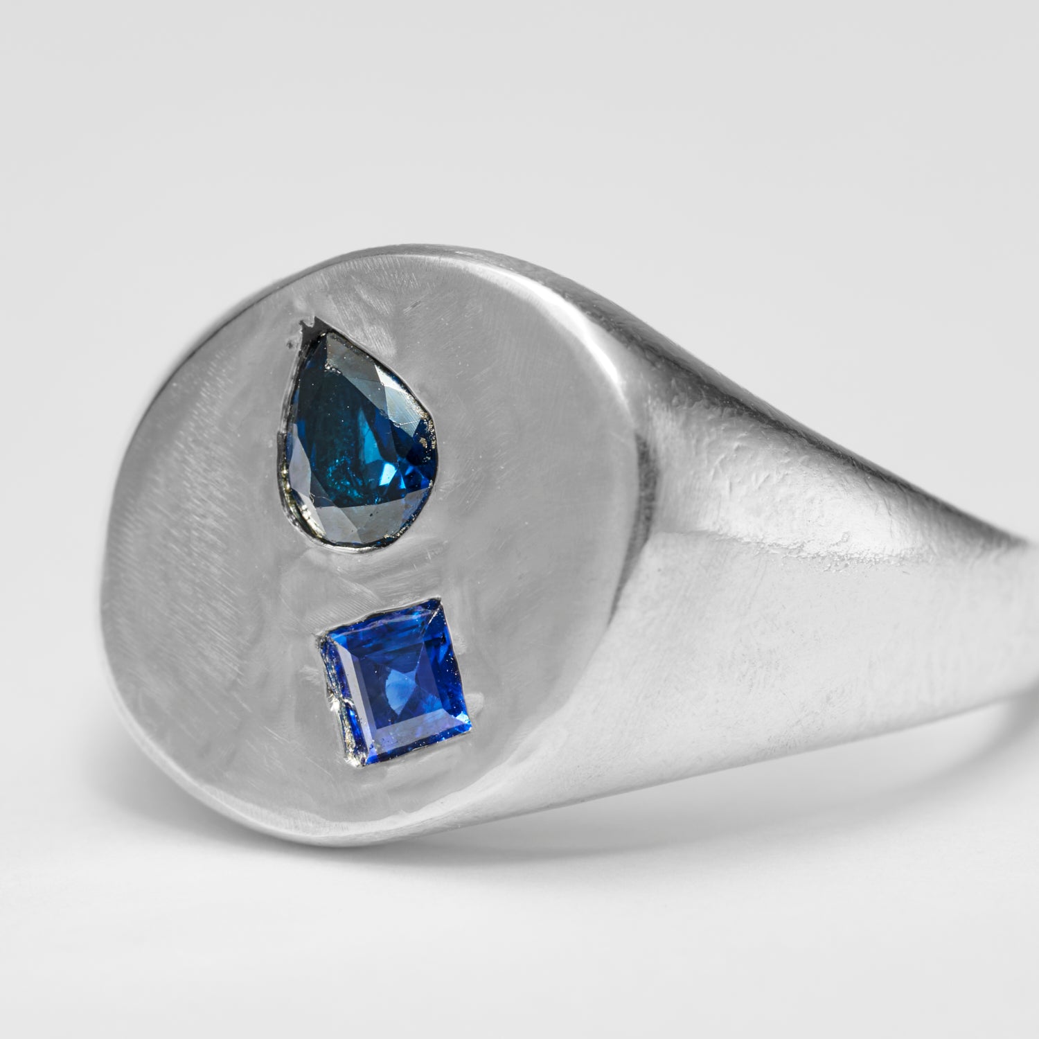【 NEW 】Gem signet ring