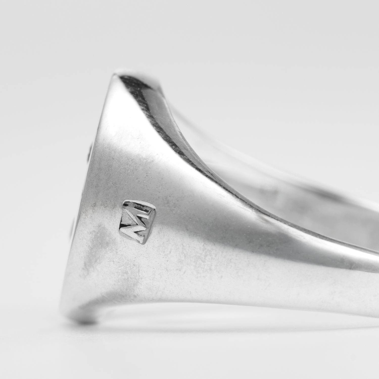 【 NEW 】Gem signet ring