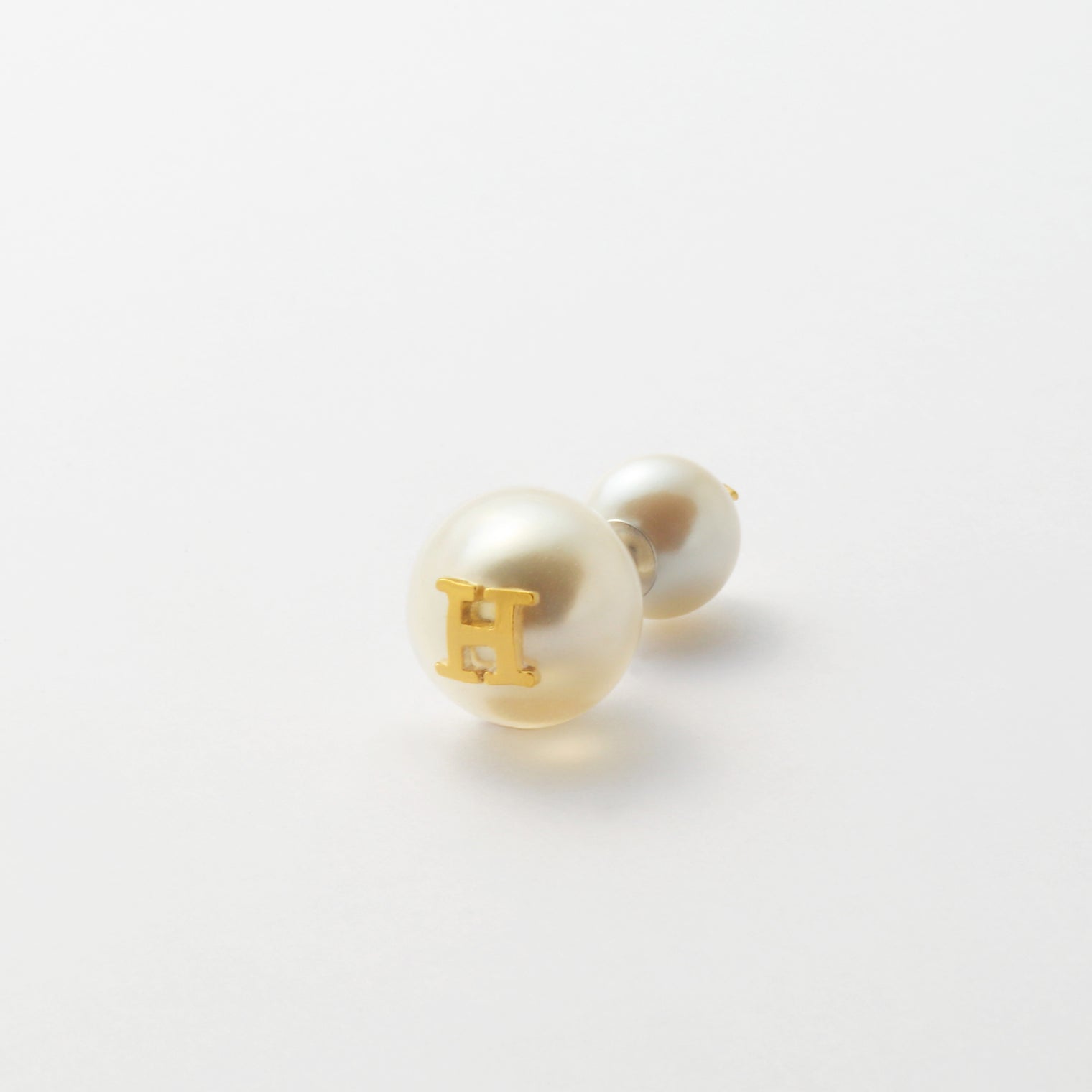 Initial inclusion pierce (white)