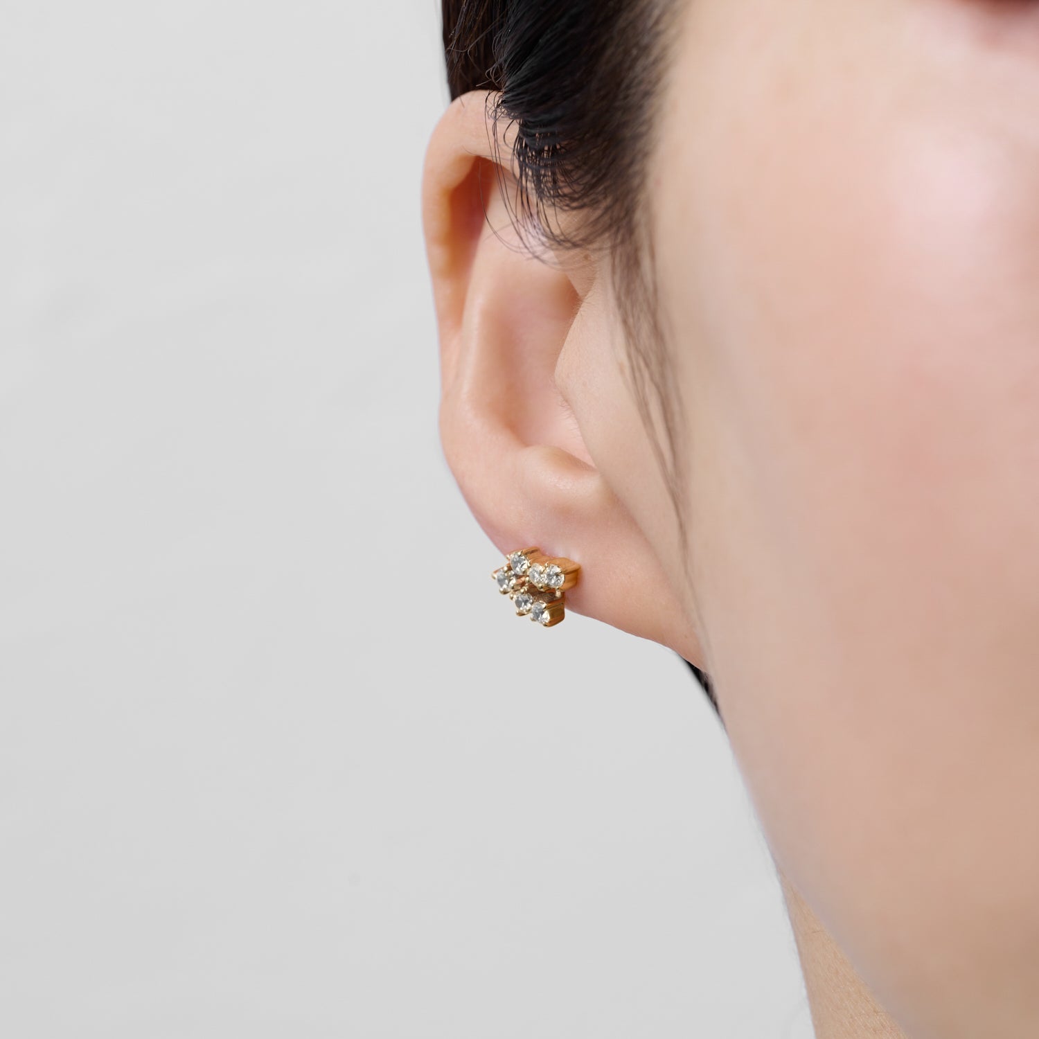 【NEW】6 stones pierce