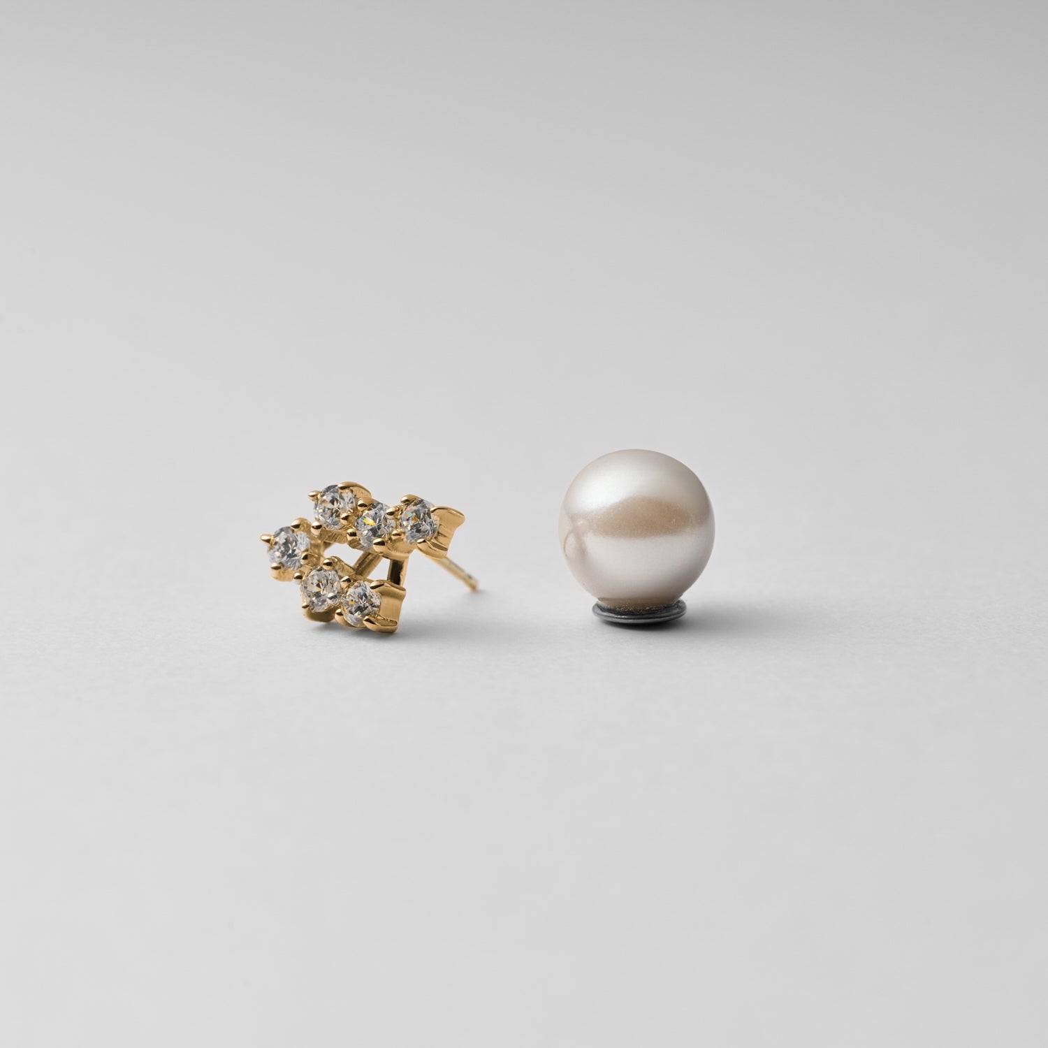 【NEW】6 stones pierce