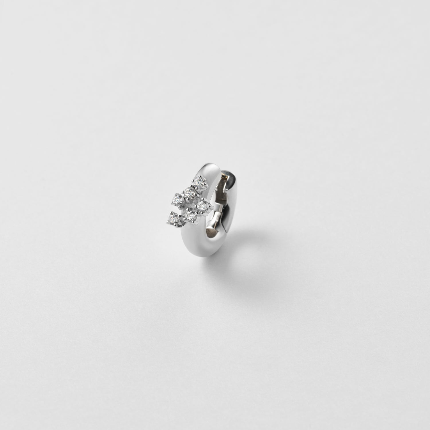6 stones volumed hoop pierce