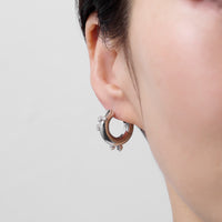 5 stones volumed hoop pierce