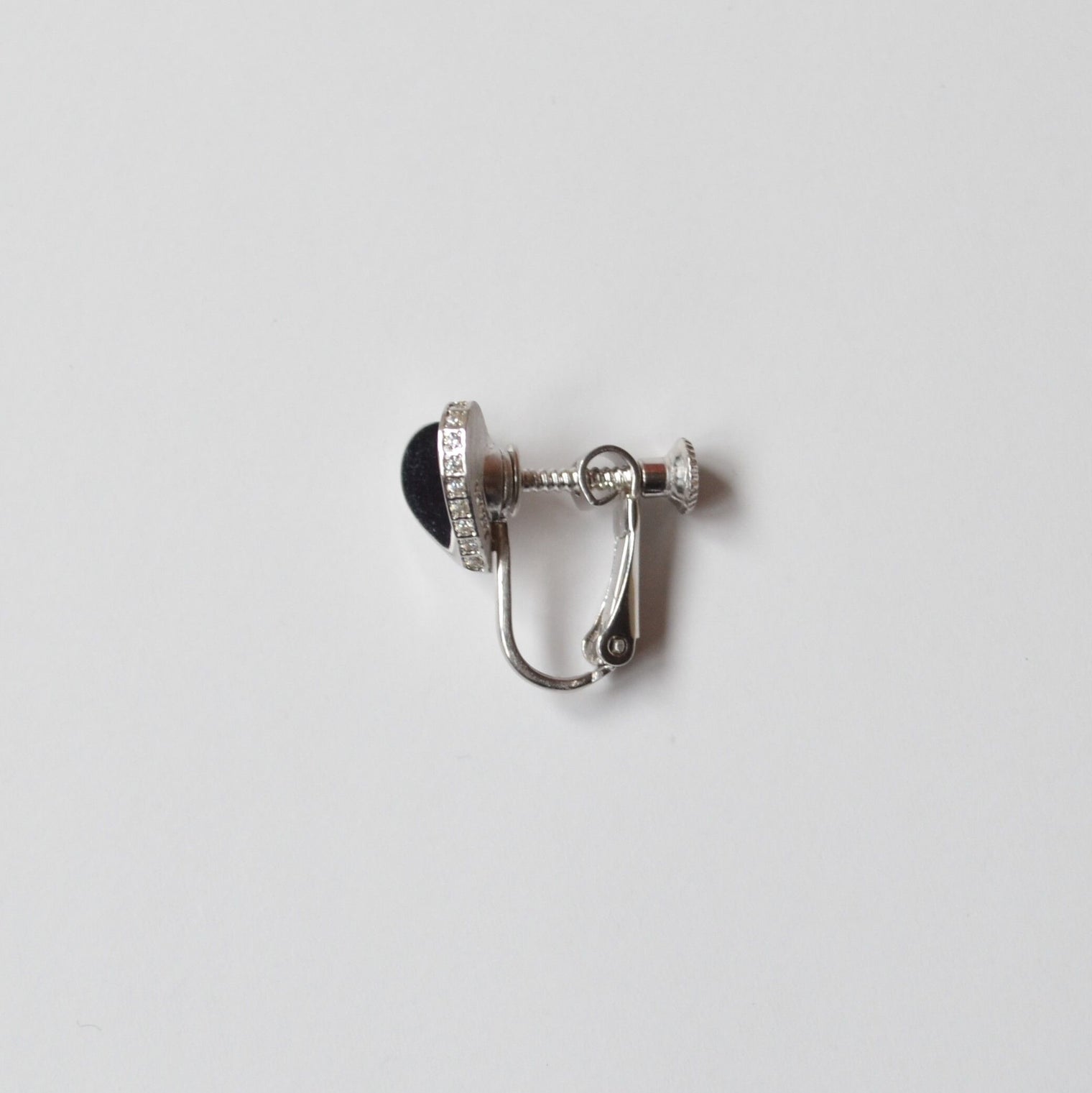 Small heart line stone earring (silver)