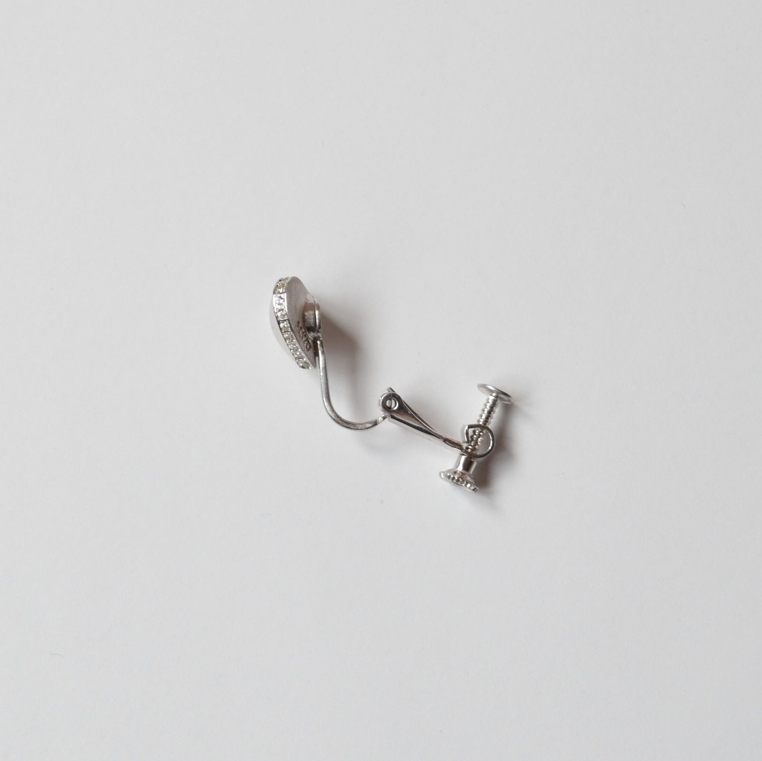 Small heart line stone earring (silver)