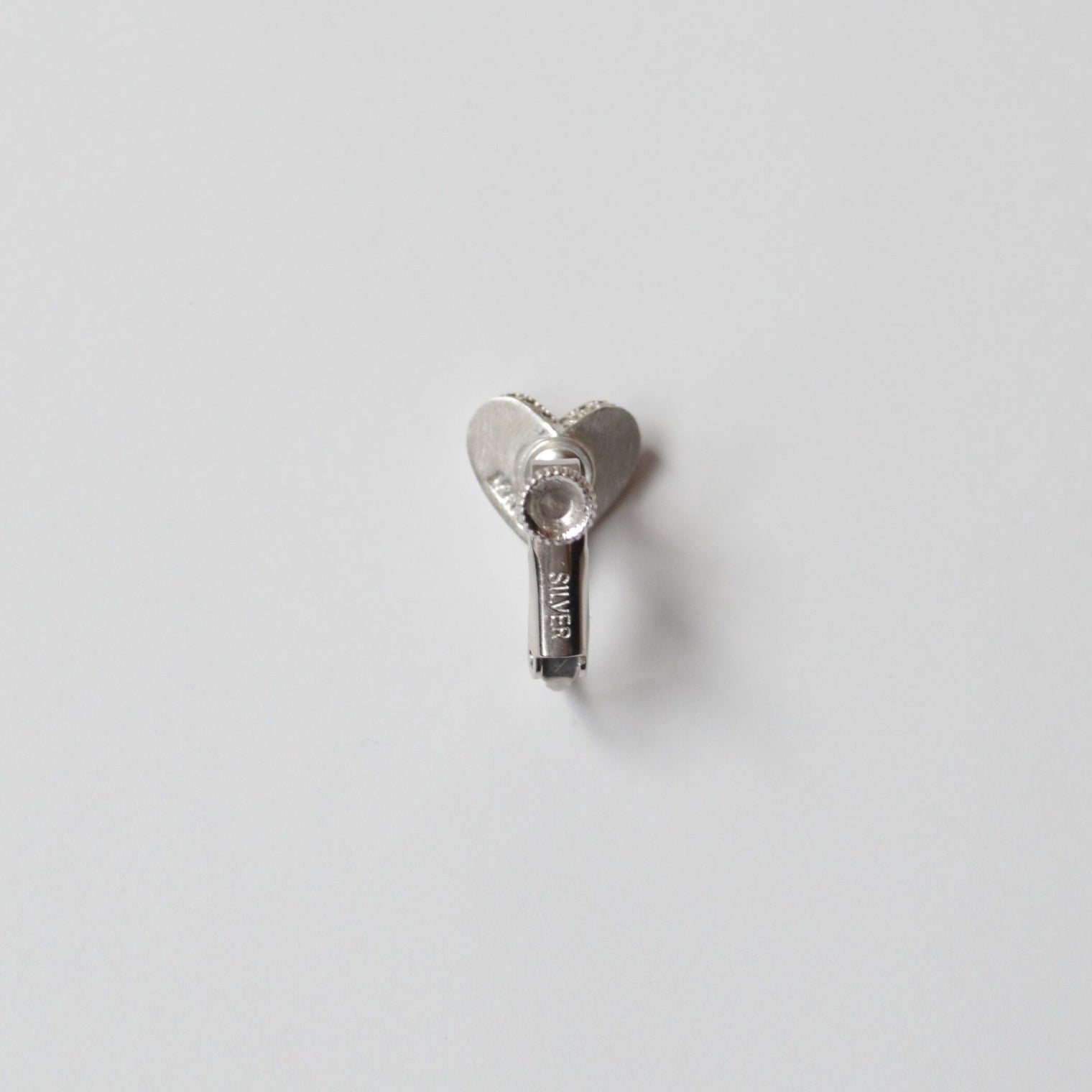 Small heart line stone earring (silver)