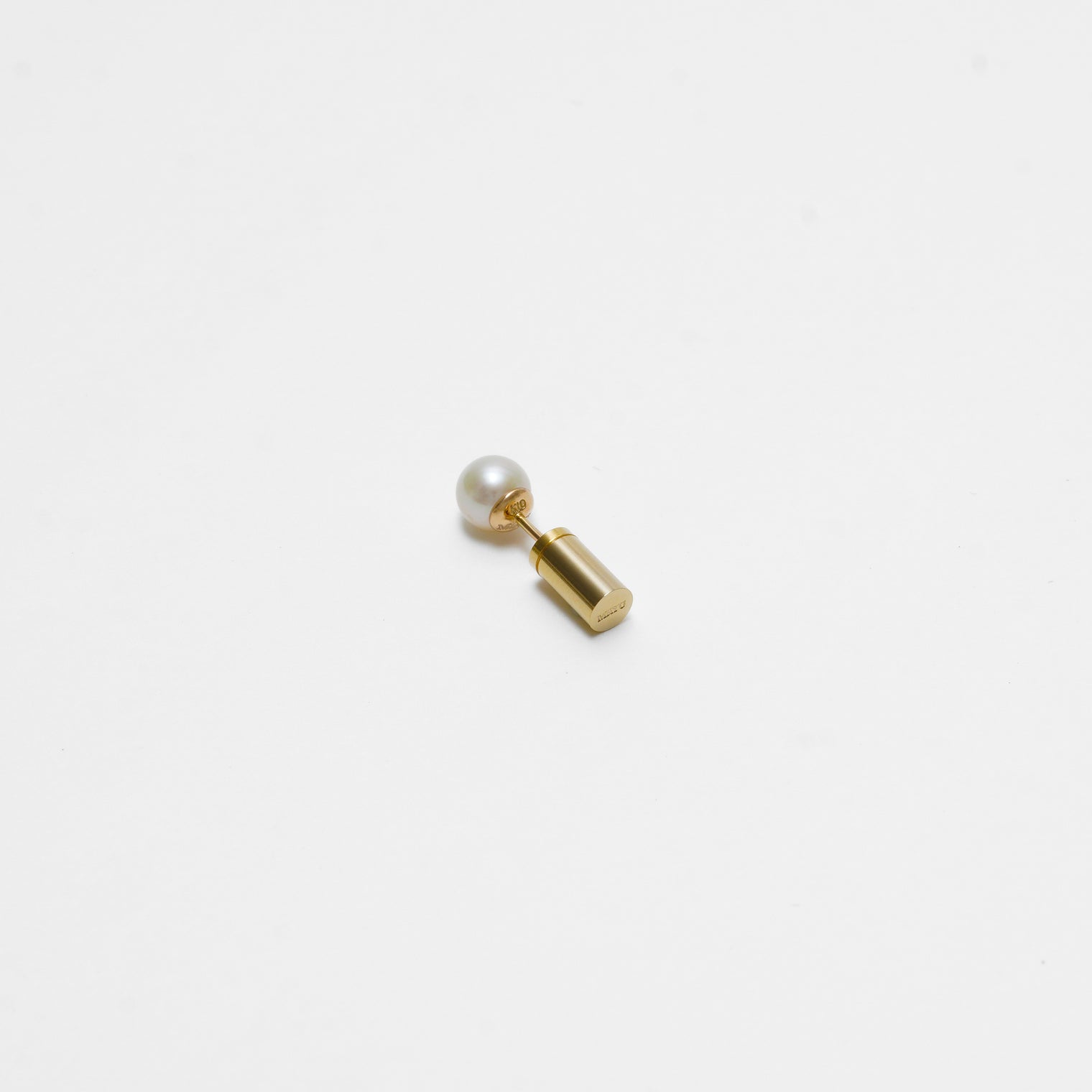 freshwater pearl pierced earring (5.5-6mm white pearl)