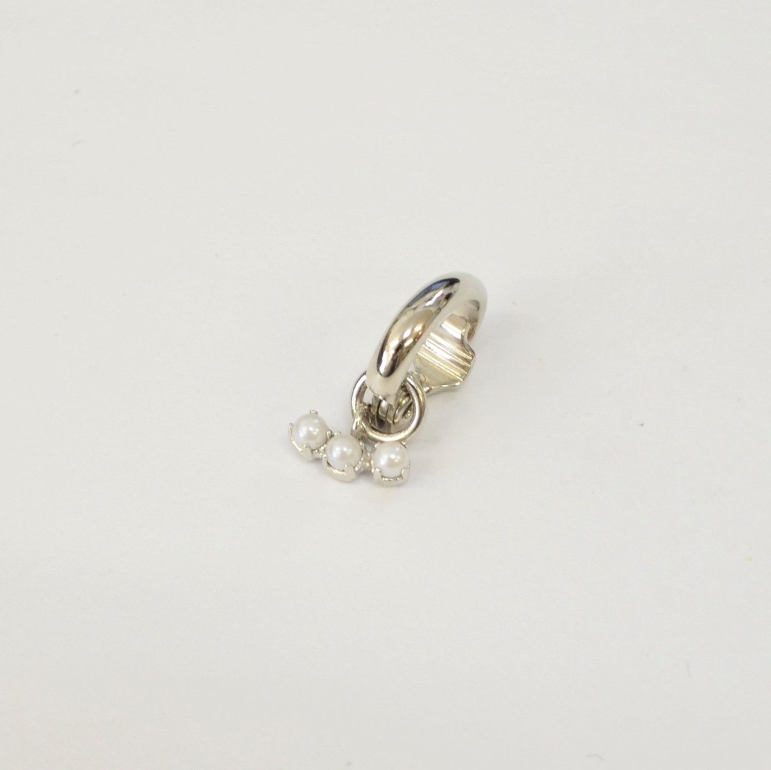 LIMITED COLLECTION【3 pearls earring ( horizontal / silver )】