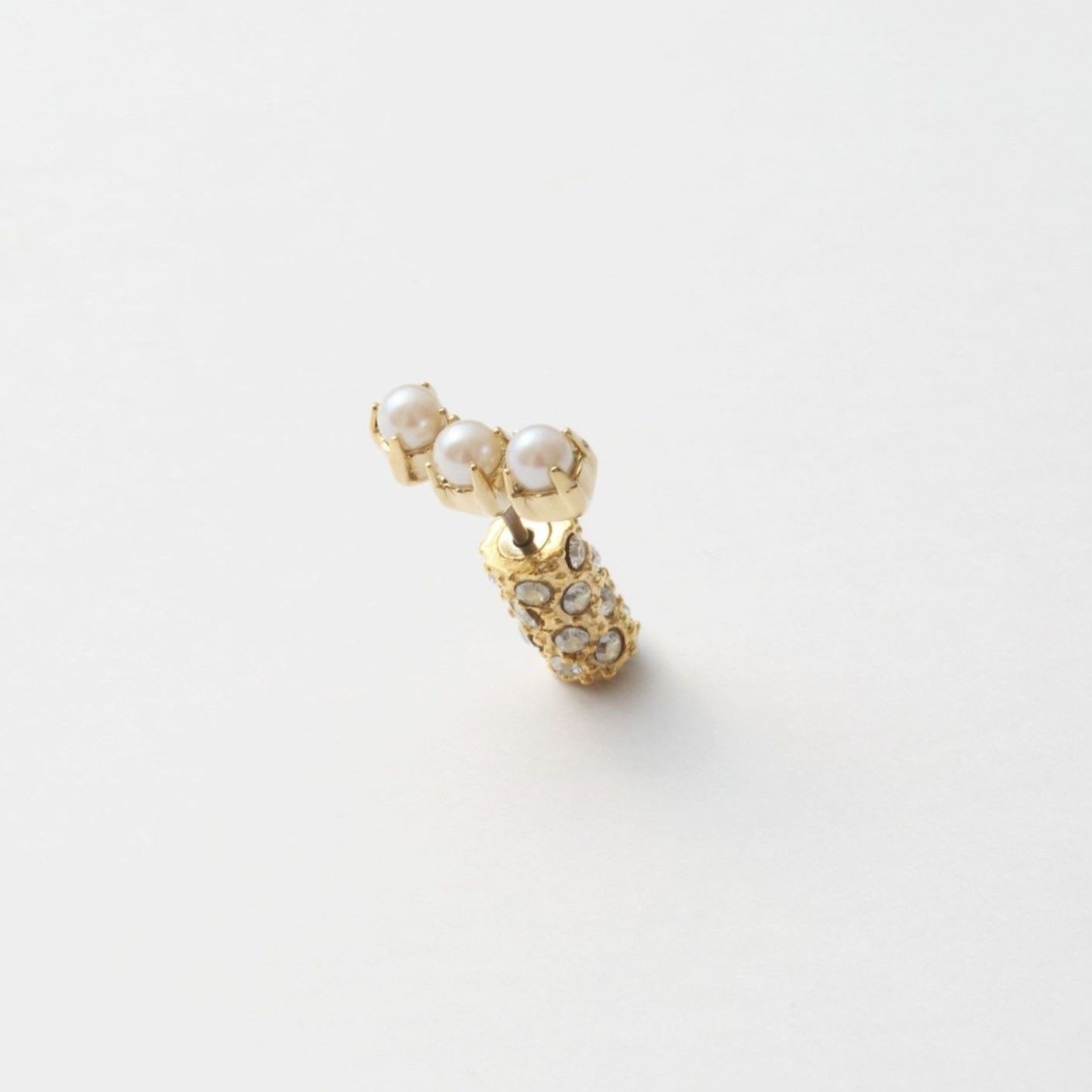 3 pearls gold catch pierce
