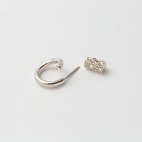 Silver line pierce(13㎜ line/Vertical type/crystal glass/Silver catch)