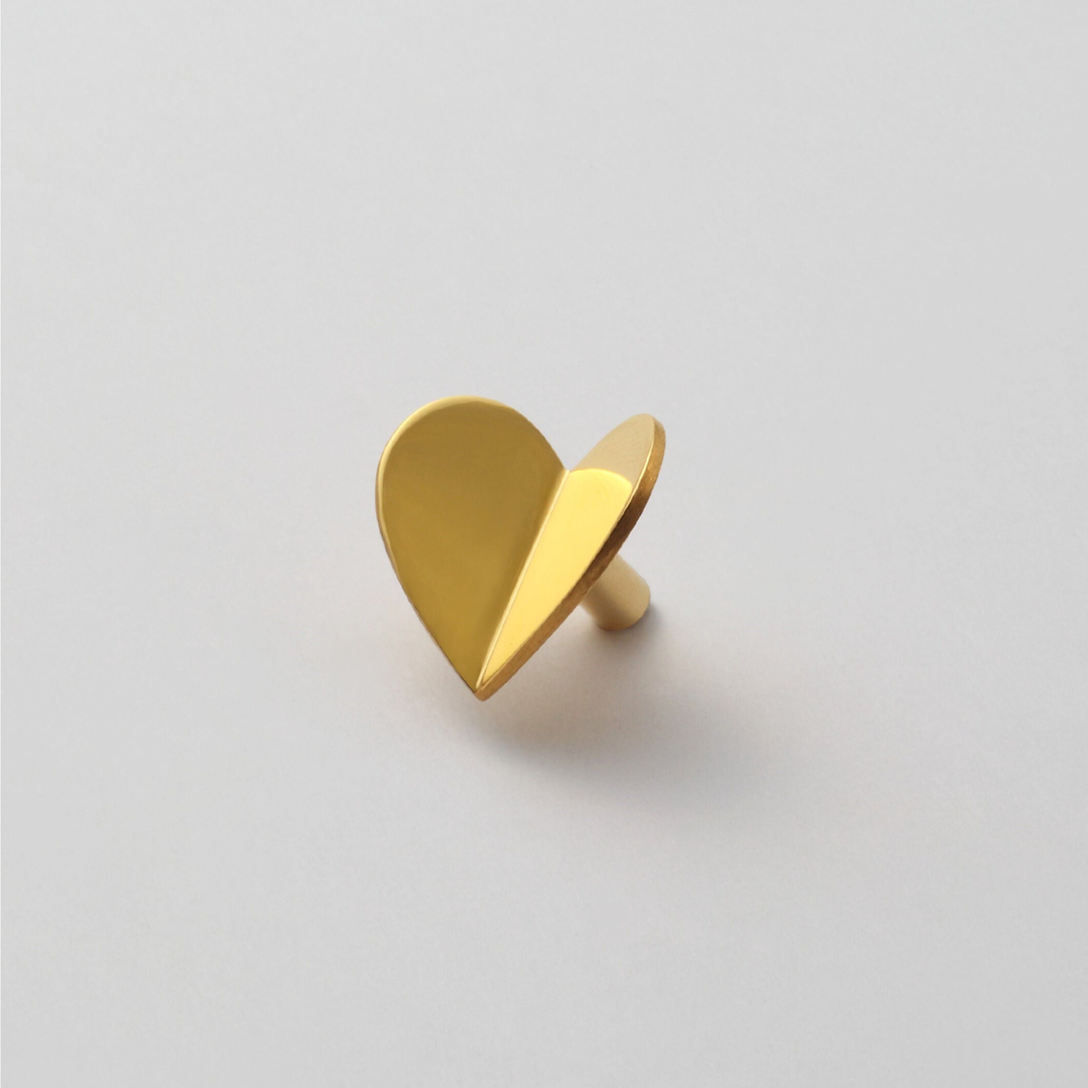 Middle heart pierce (gold)