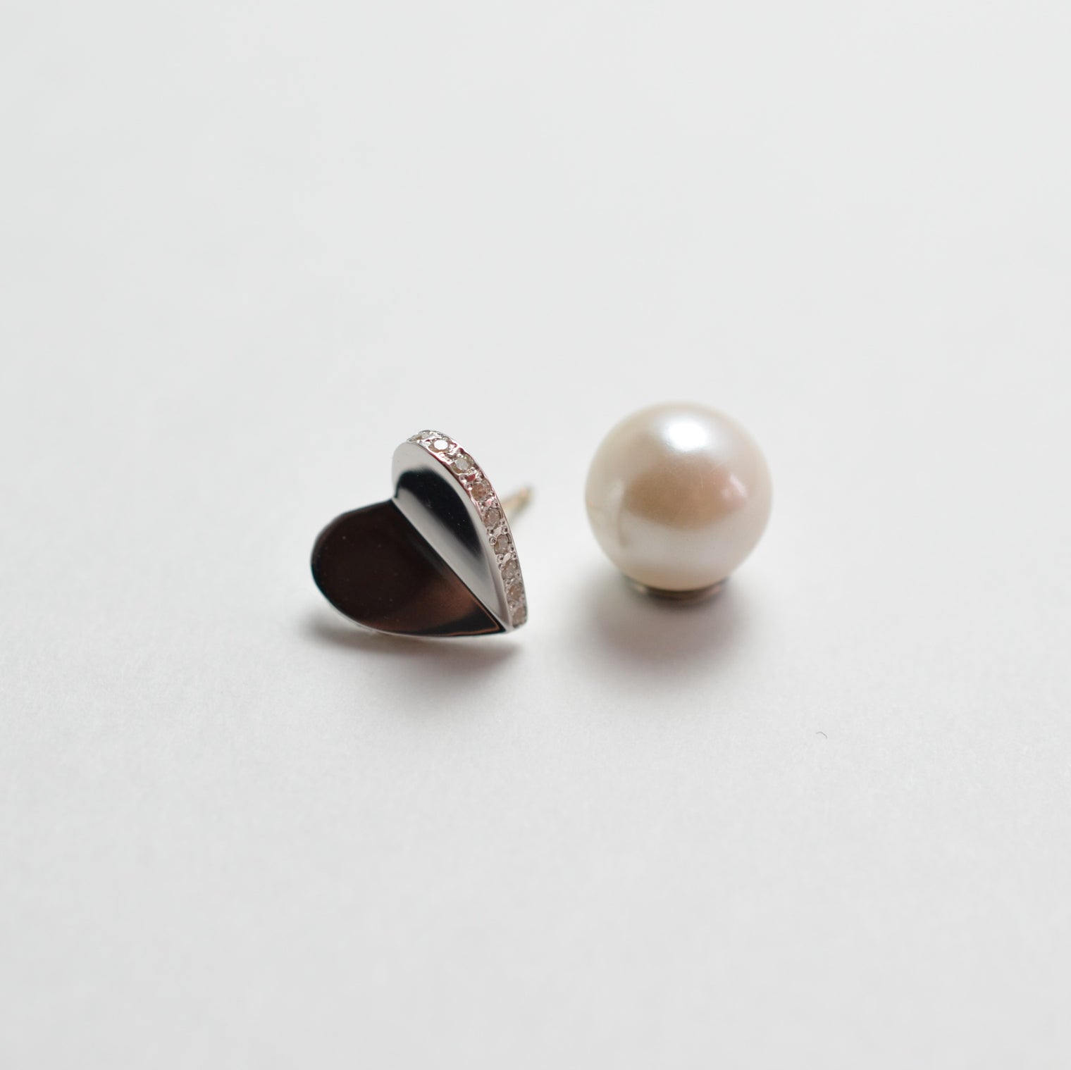 Small heart line stone pierce (silver / cubic zirconia)