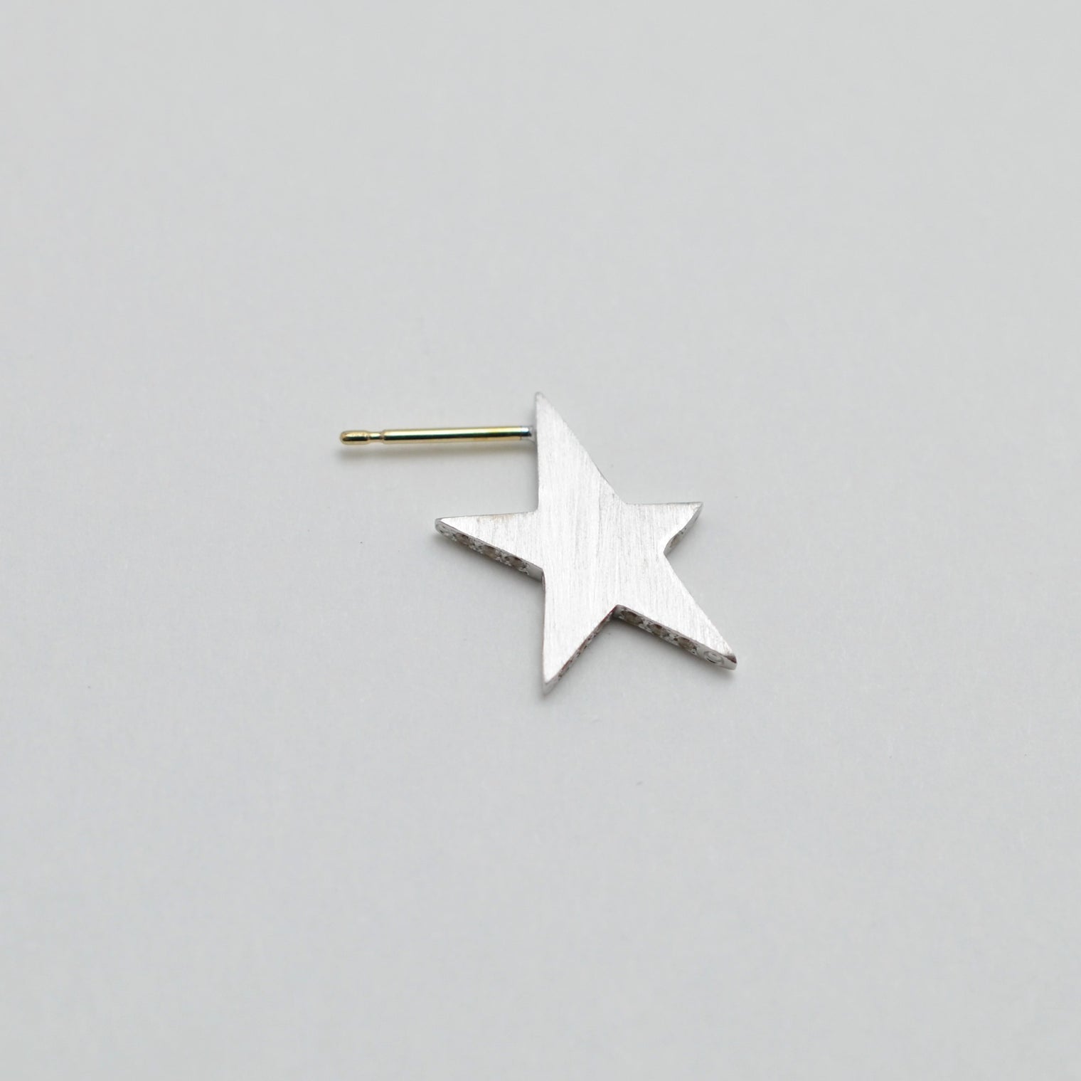 Tiny star line stone pierce (silver / cubic zirconia / pearl clasp)