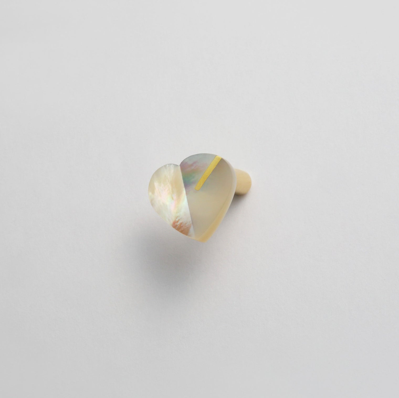Heart pierced earring (Mother of pearl / K10 post)