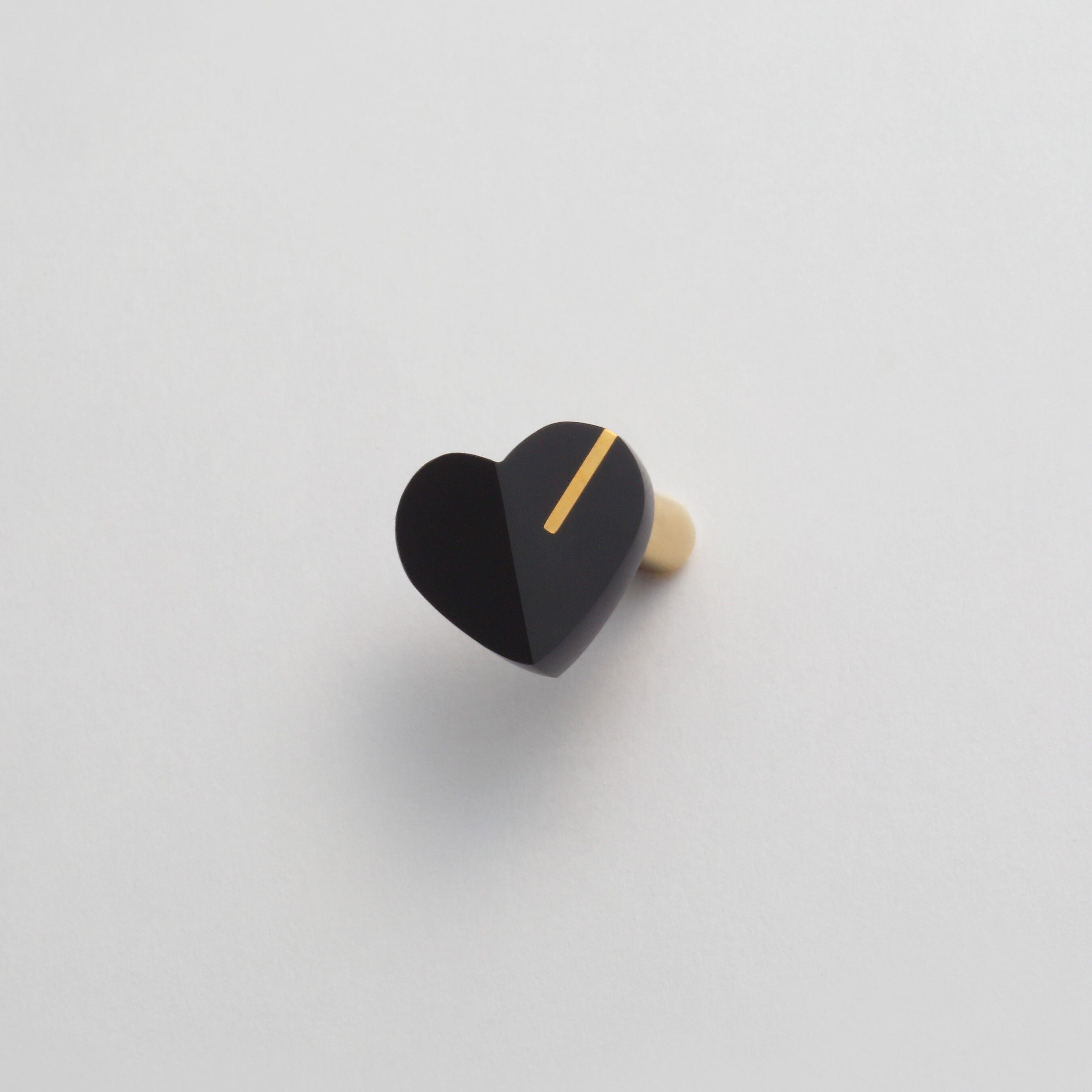 Heart pierced earring (Onyx/ K10 post) – MAYU online store