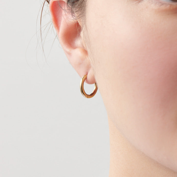 Hoop pierced earring (gold)