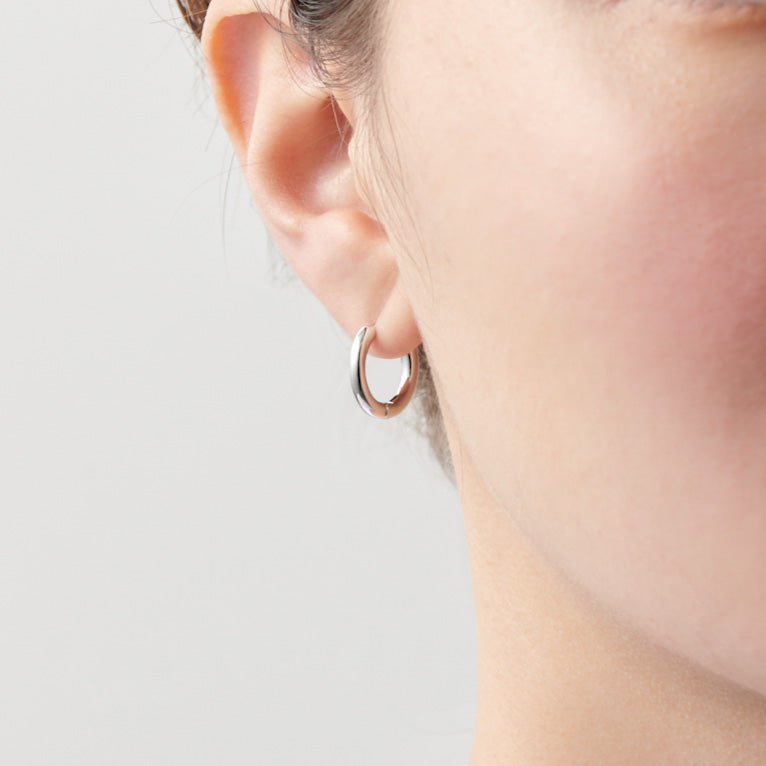Hoop pierced earring (silver)