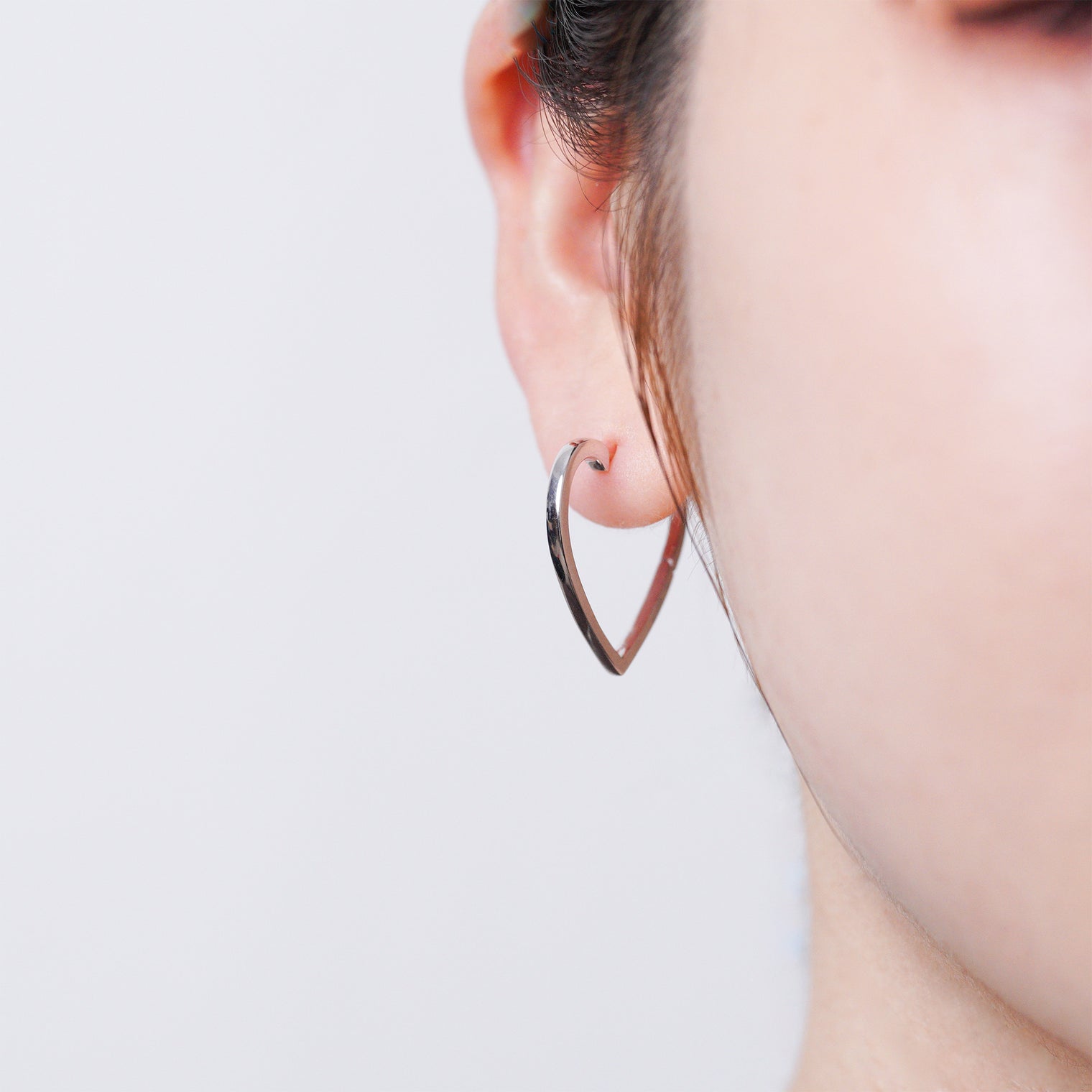 Hoop heart pierced earring (small / silver)