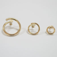 tiny circle earring (gold)