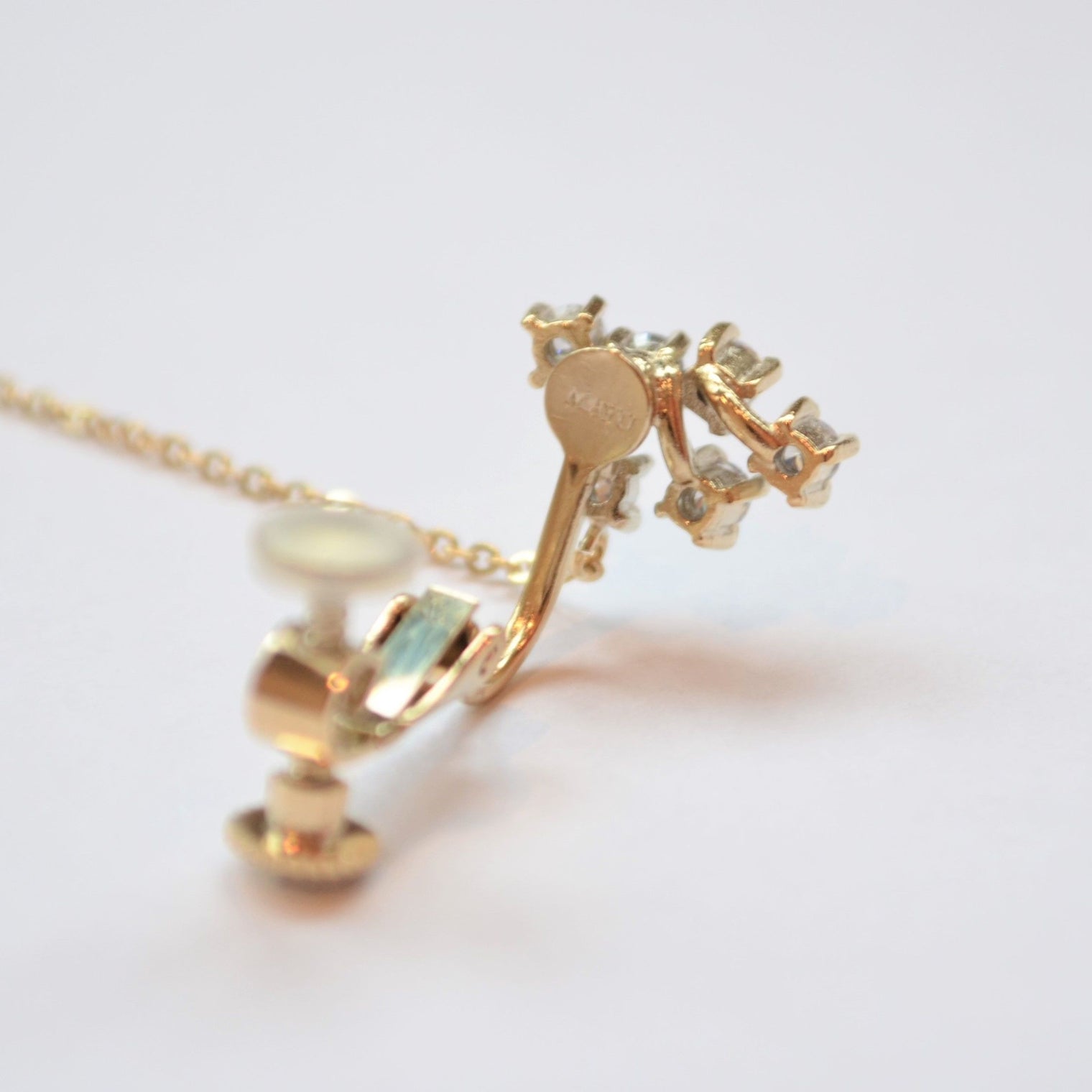 6 cubic zirconia top +2 cubic zirconia earring