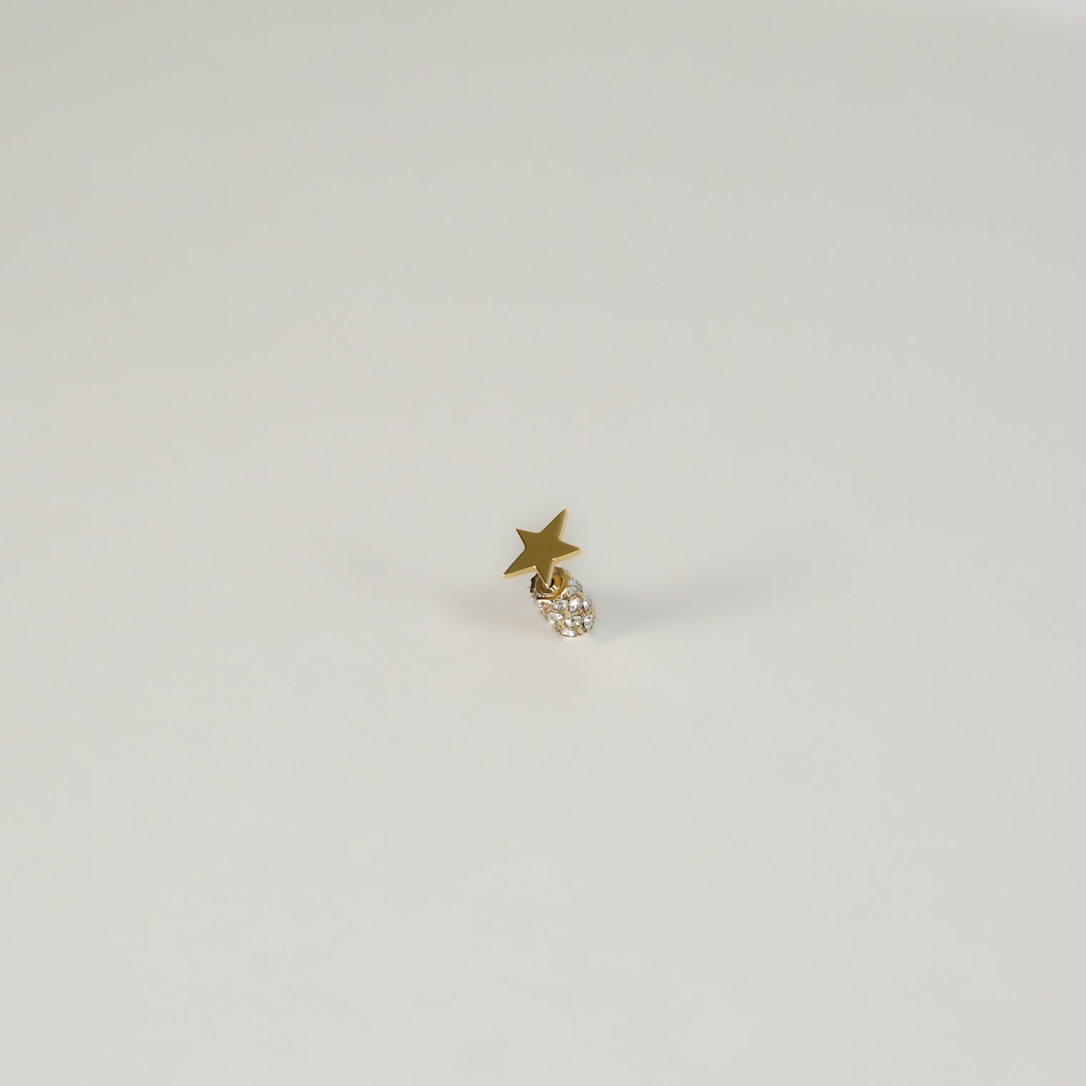 Tiny star pierce (gold)