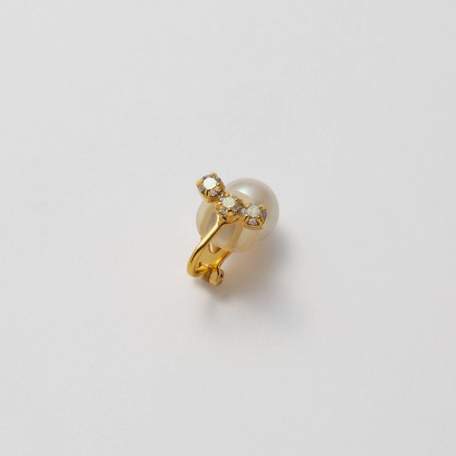 3 crystal glass, pearl earring